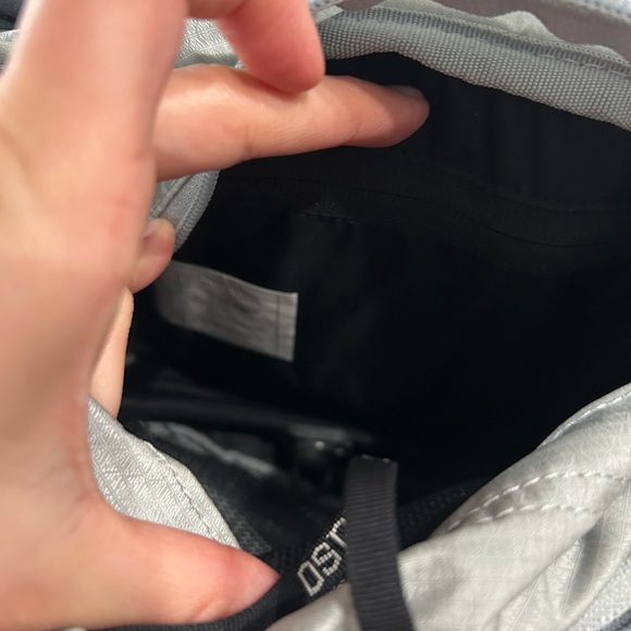 Osprey Tempest 6 Silver Belt Bag - Picture 4 of 8